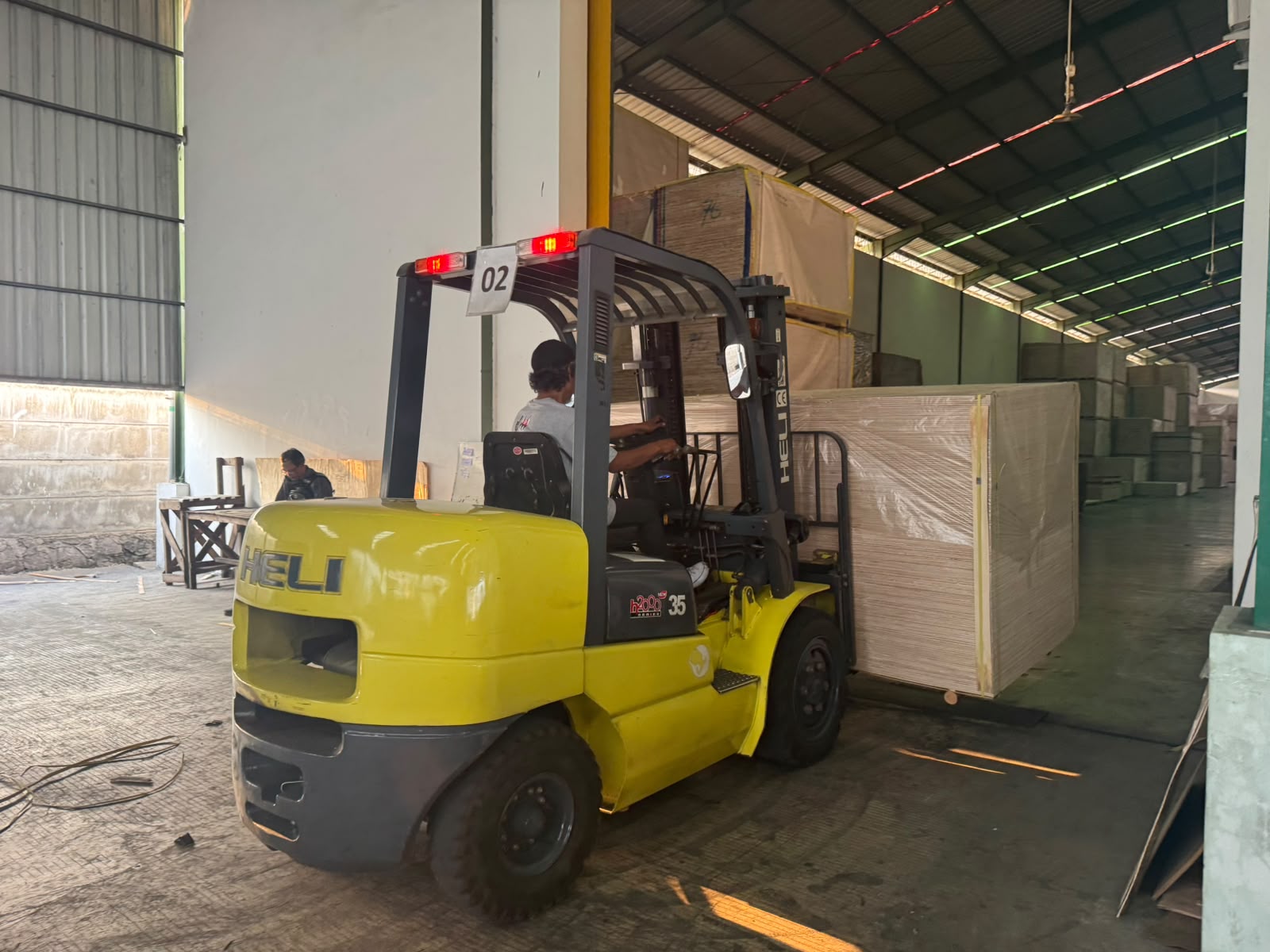 Layanan distribusi material Sumber Rejo ke berbagai wilayah